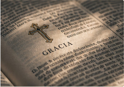 La palabra Gracia junto a una cruz sobre una Biblia